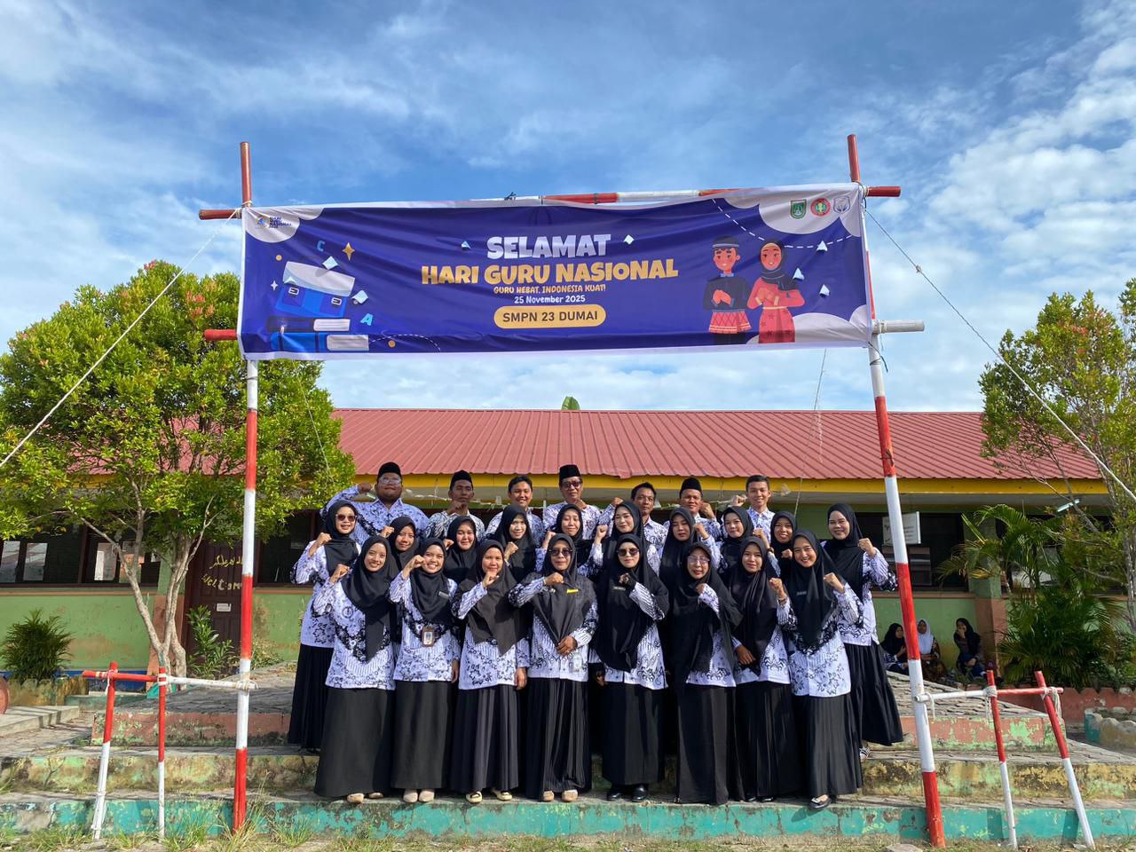 Keluarga Besar Pendidik & Tenaga Kependidikan SMPN 23 Dumai